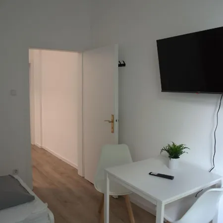 Bege Editstay Lejlighed Mönchengladbach